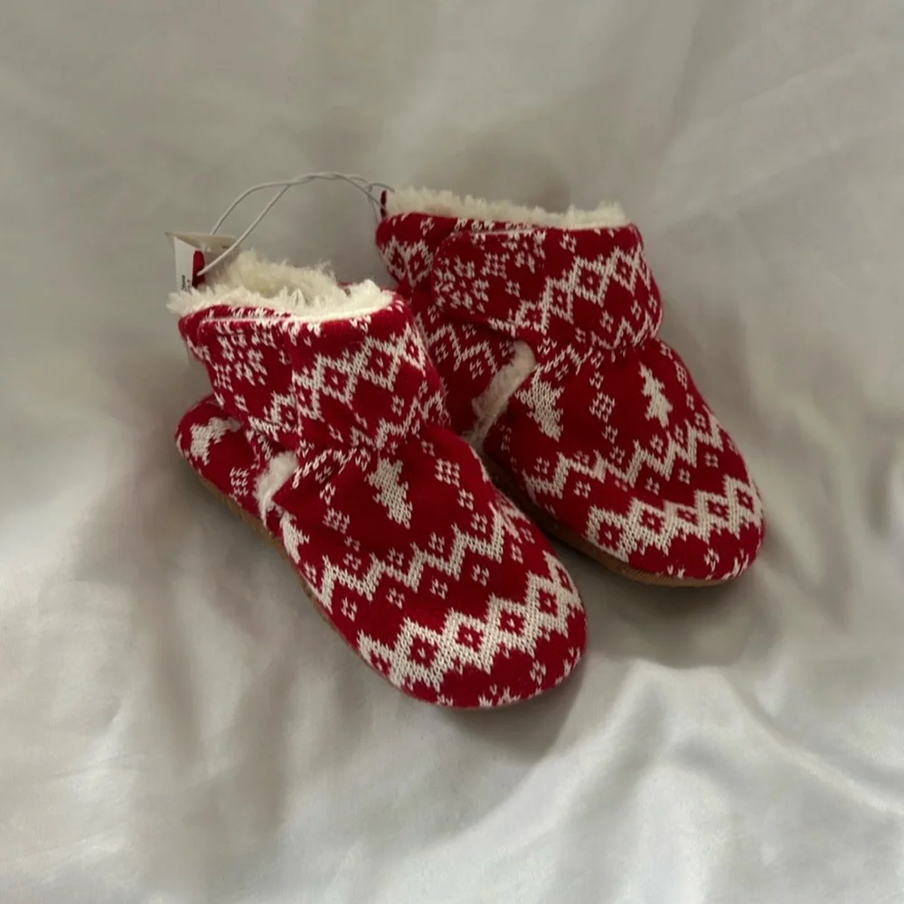 NWT Old Navy Red Sweater Baby Slippers 12-18M
